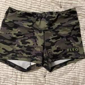 Fleo shorts grape camo